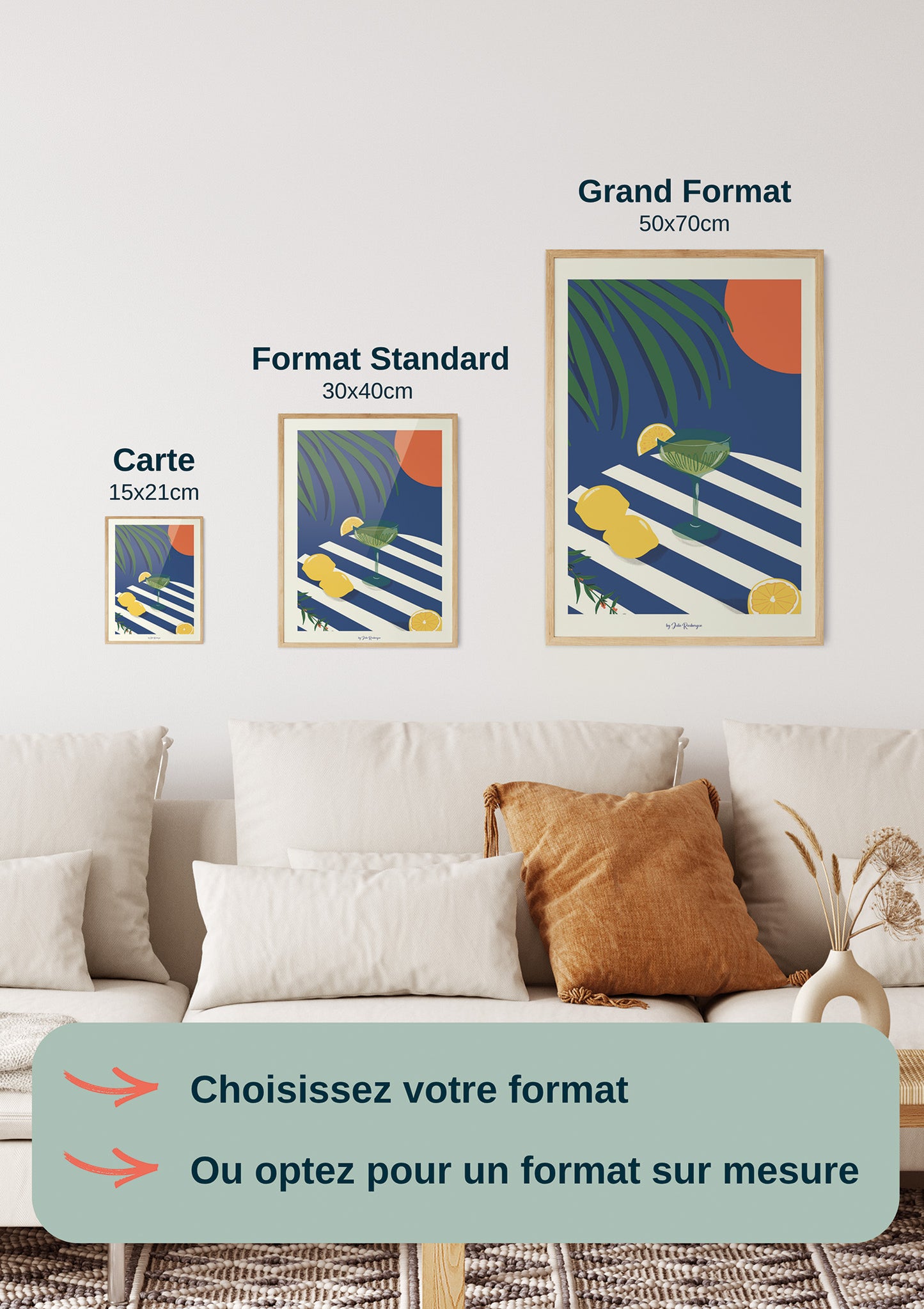 Comparatif des formats de l’affiche Apéritivo présenté en carte 15x21 cm, affiche 30x40 cm et grand format 50x70 cm au-dessus d’un canapé.