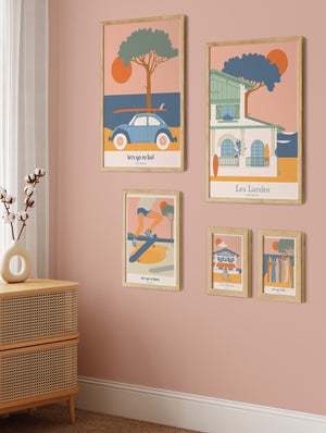 Affiches murales vintages mise en scène dans un intérieur, idéale pour une déco surf, océan et ambiance rétro balnéaire.