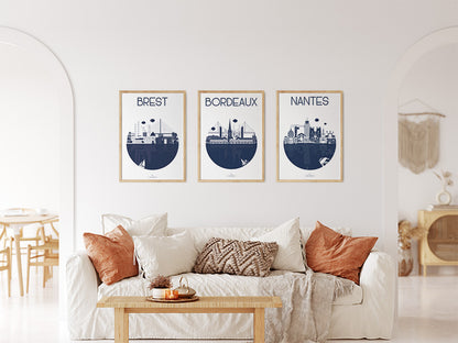 Affiches illustrées graphiques de Brest, Nantes et Bordeaux en bleu marine.