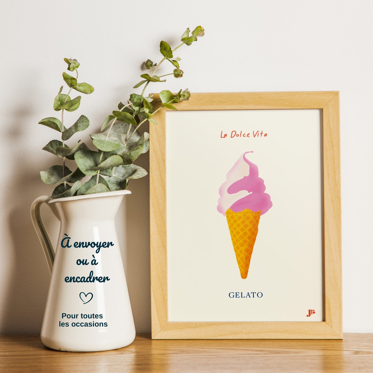 Carte postale Dolce Vita, Gelato en décoration sur bureau idée cadeau illustration Julieroubergue