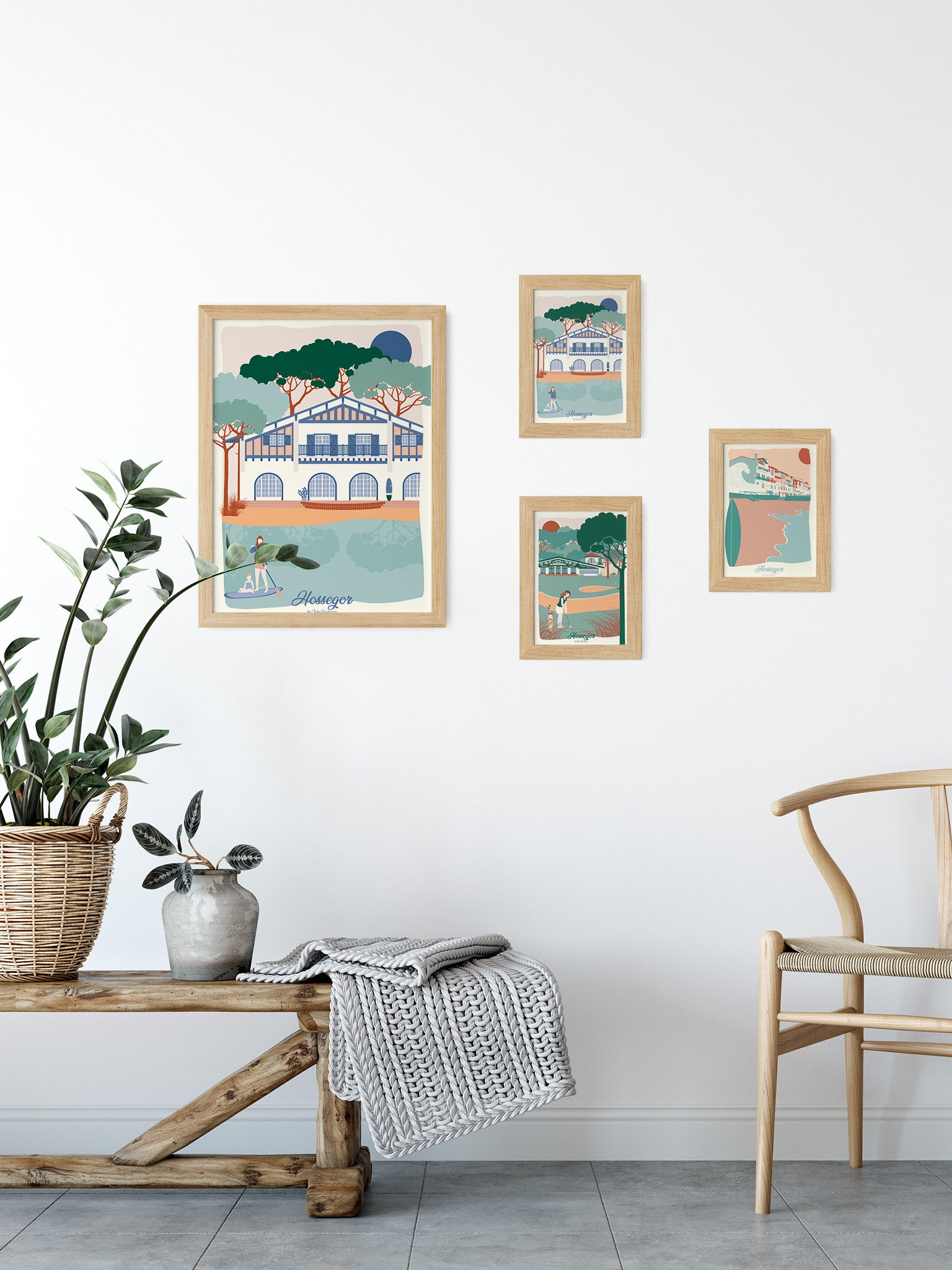 Proposition de déco avec des cartes postales d' Hossegor.