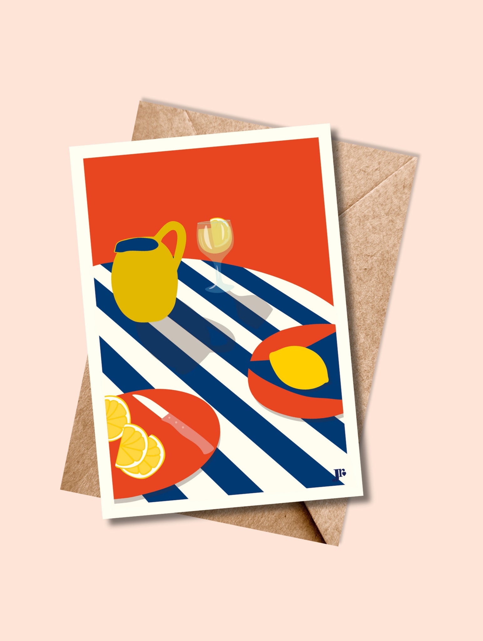 Carte postale La Table d’Été avec enveloppe assortie posée sur une surface claire.