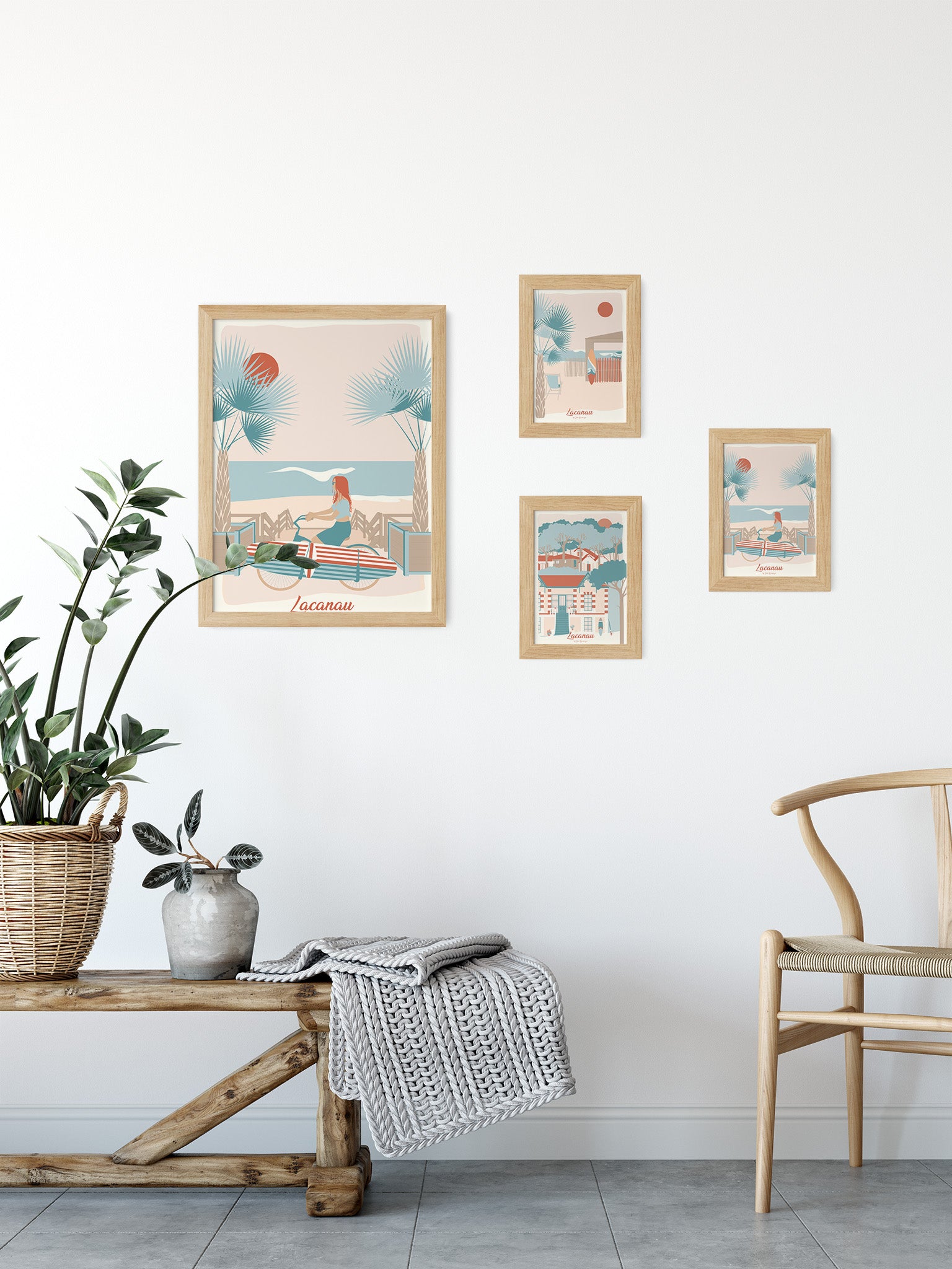 Carte postale Lacanau Le Vélo en mise en scène murale avec d'autres illustrations aux tons pastel.