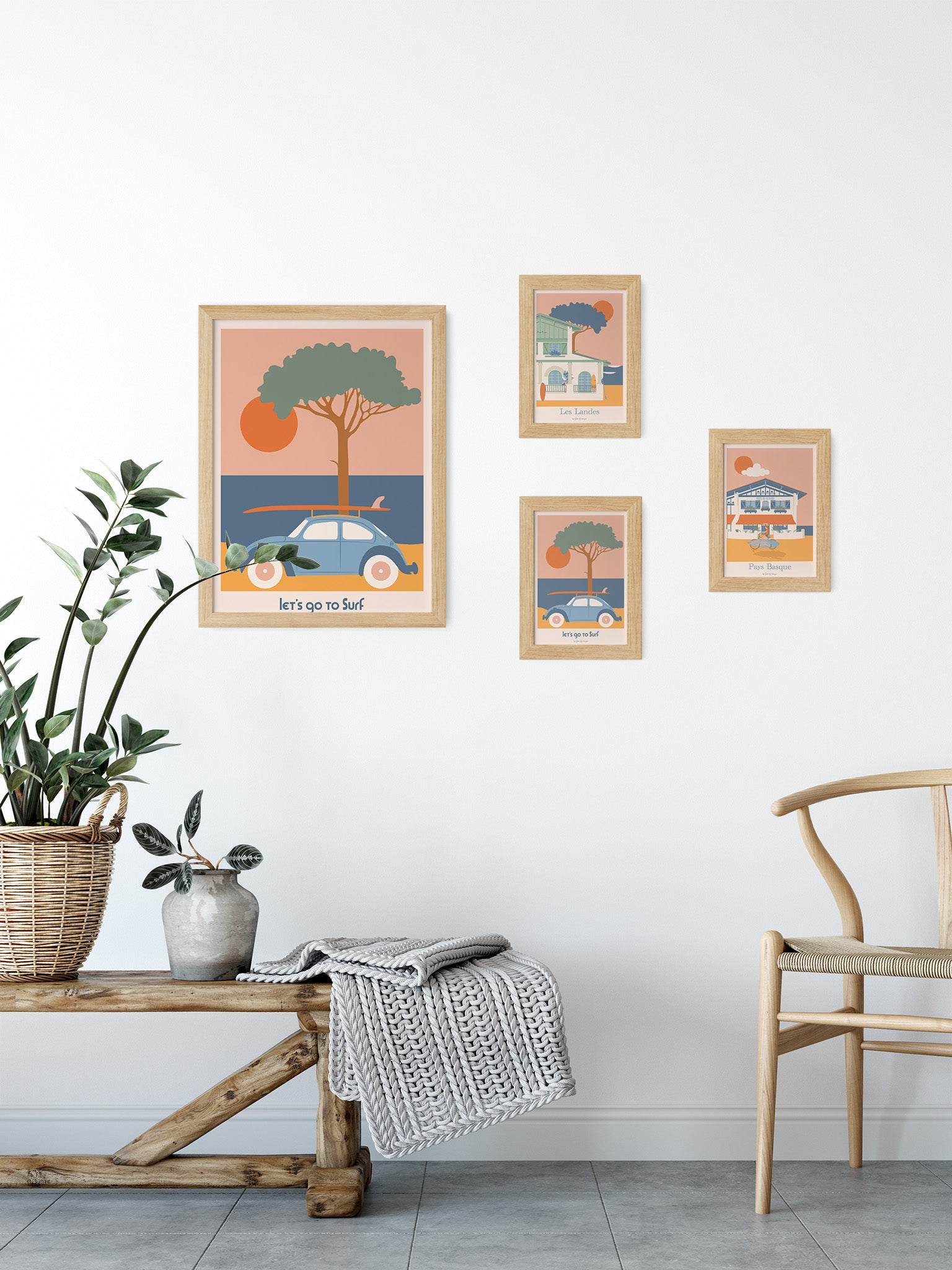 Proposition de décoration autour de cartes postales Surf et Bord de Mer dans des tons vintage.