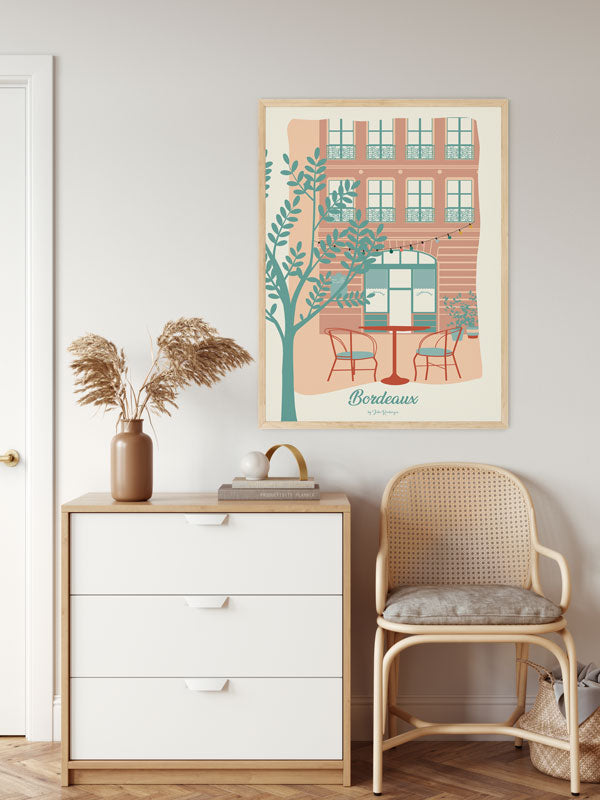 Affiche pastel Bordeaux – La Terrasse mise en valeur dans un intérieur chaleureux